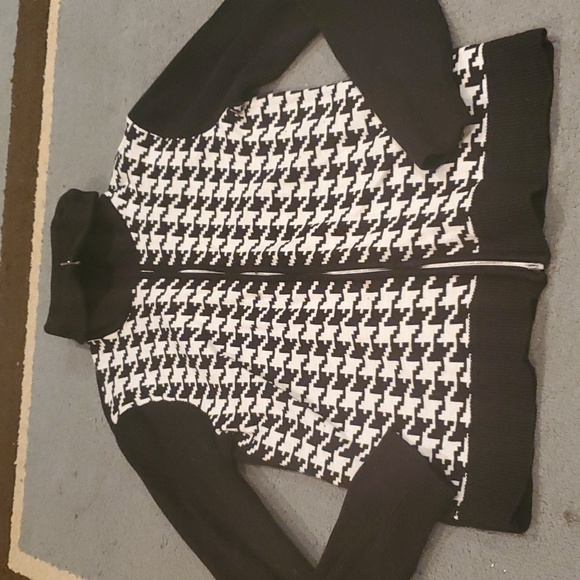 Woman's E.P. Pro size Medium zipe up sweater black and white - Picture 1 of 5